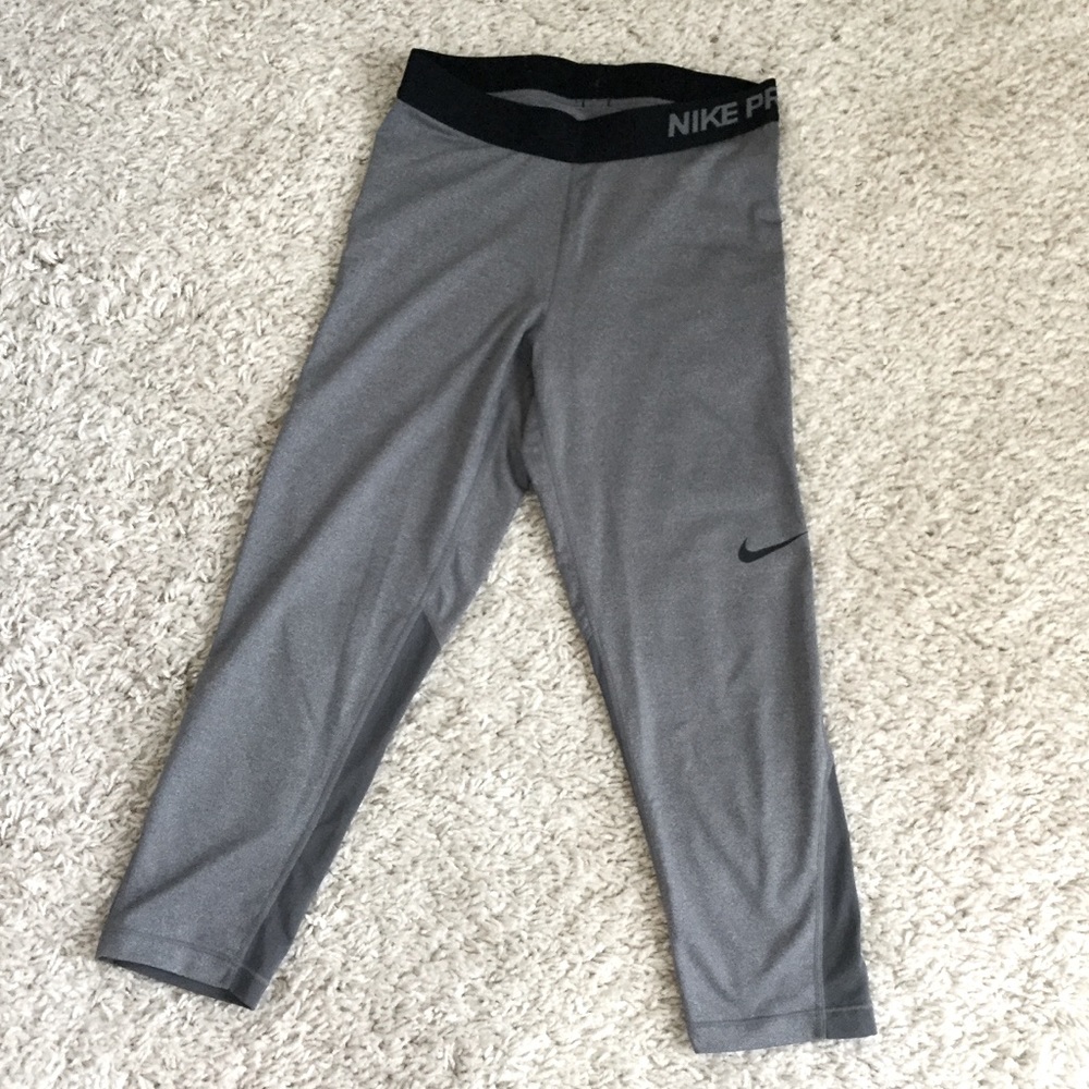 Nike- Nike Pro Gray Cropped Leggings. Size M